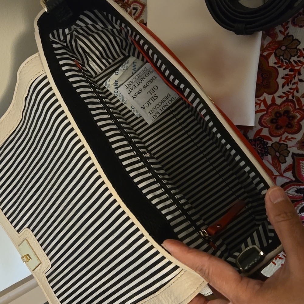 Kate Spade Be Mine Alexya Heart Satchel - Picture 2 of 8